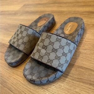 Gucci GG Canvas Slide Sandals Tan/Brown